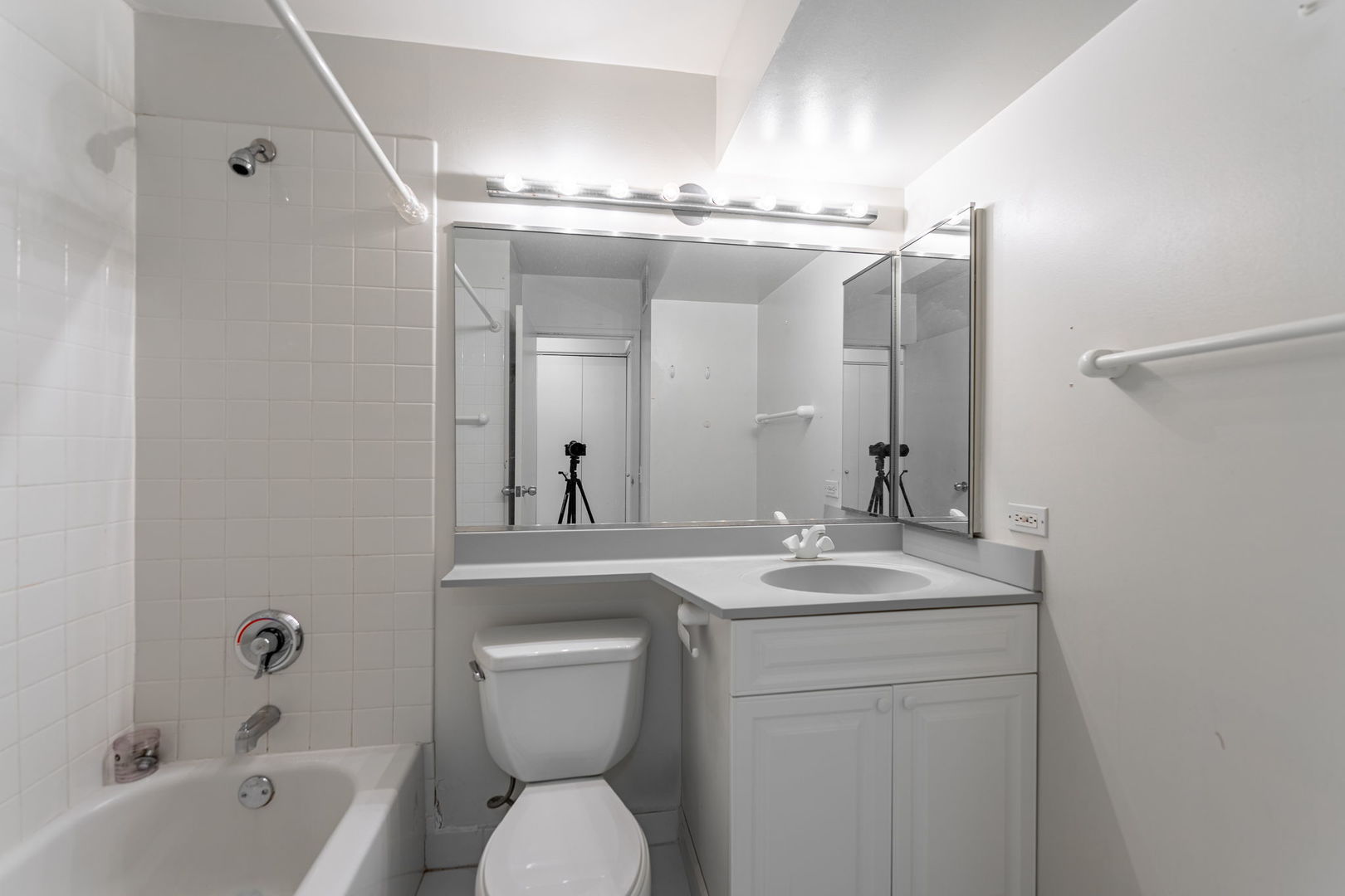 3660 N Lake Shore Drive Unit: 1912