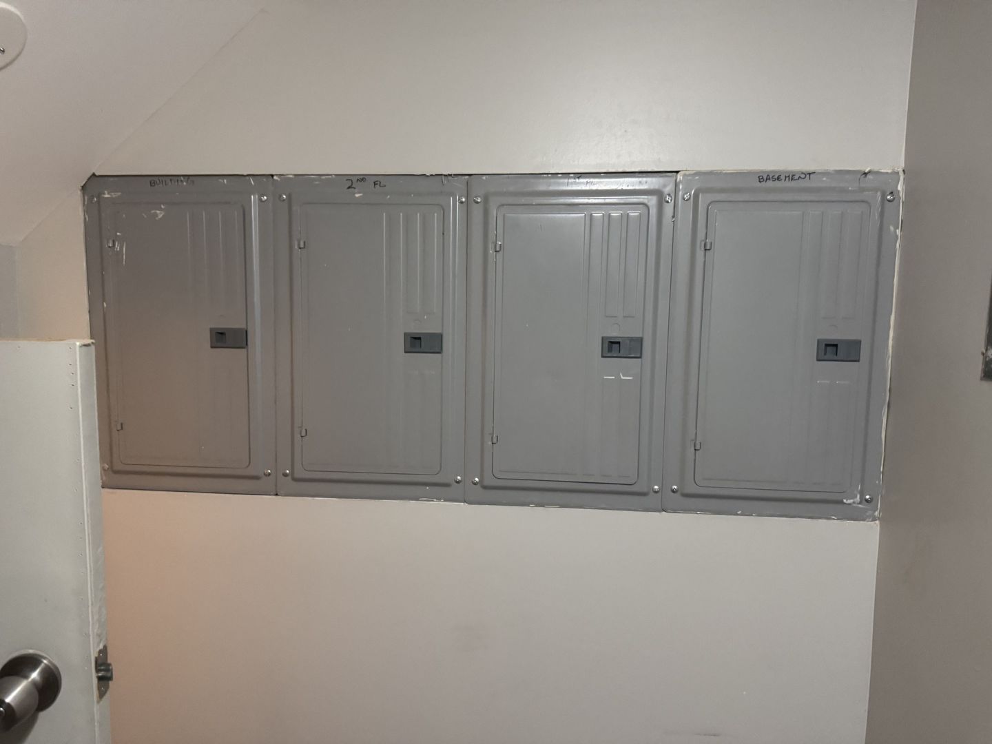 15214 Woodlawn Avenue Unit: 1