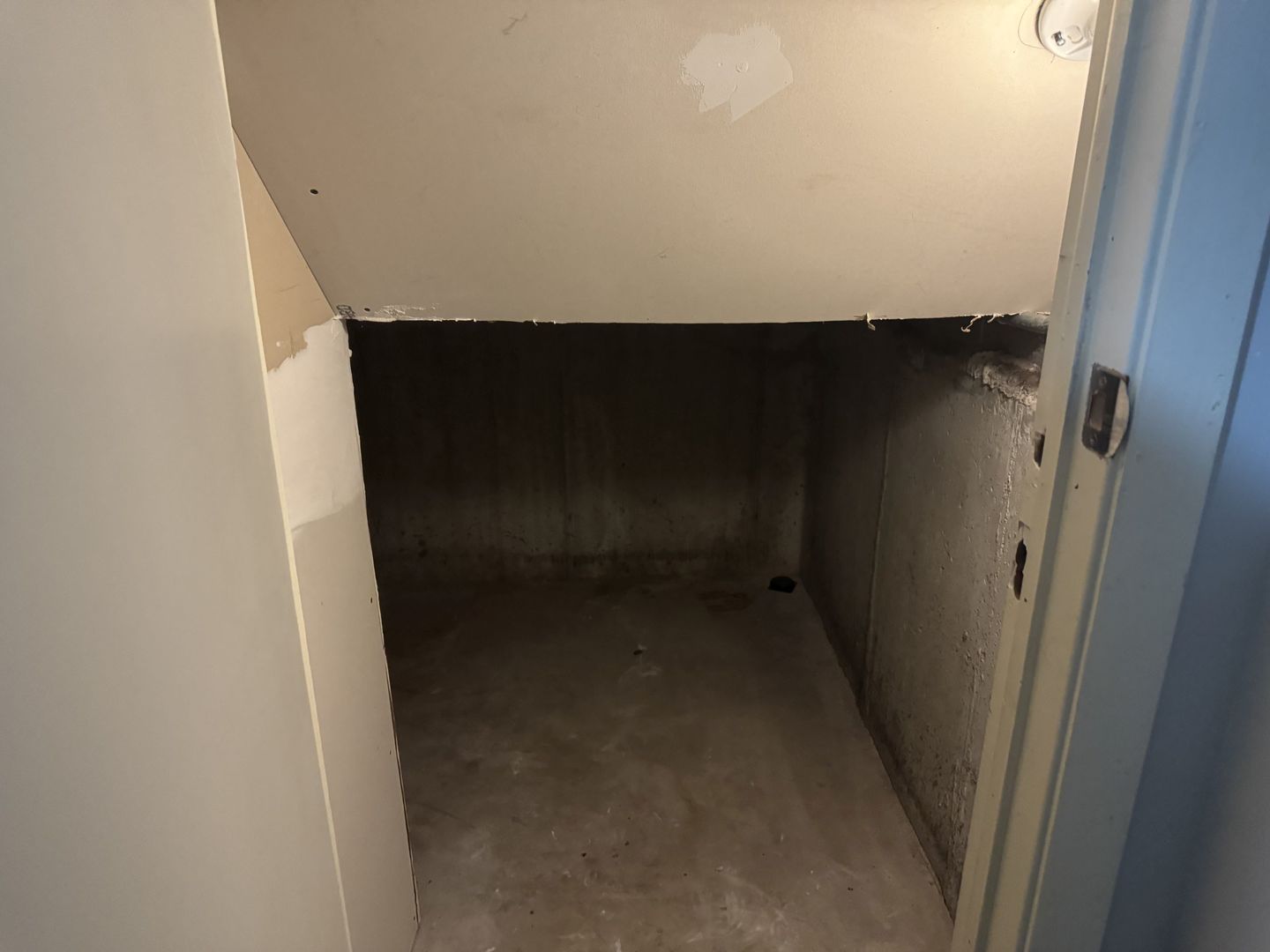 15214 Woodlawn Avenue Unit: 1