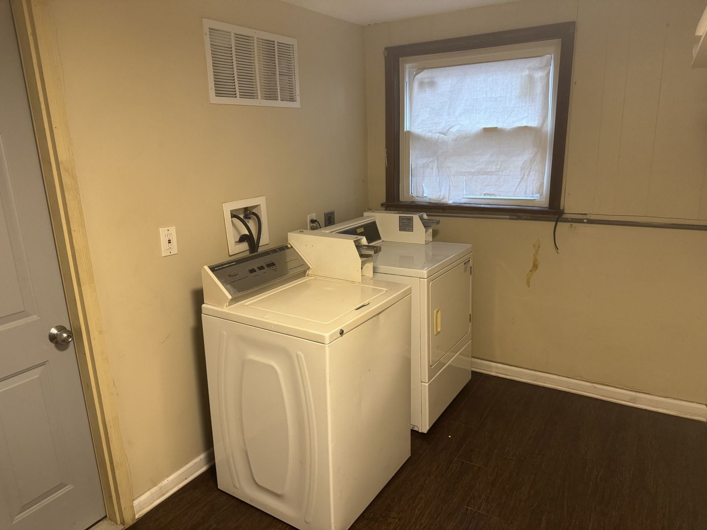 15214 Woodlawn Avenue Unit: 1