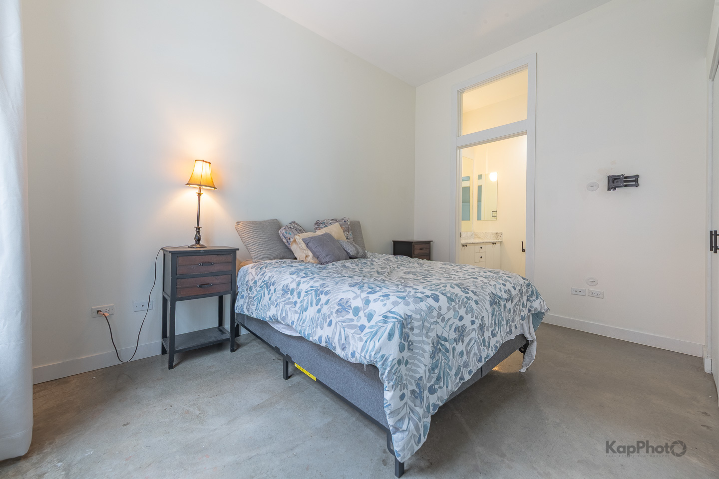949 W Madison Street Unit: 207