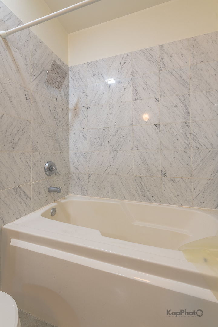 949 W Madison Street Unit: 207