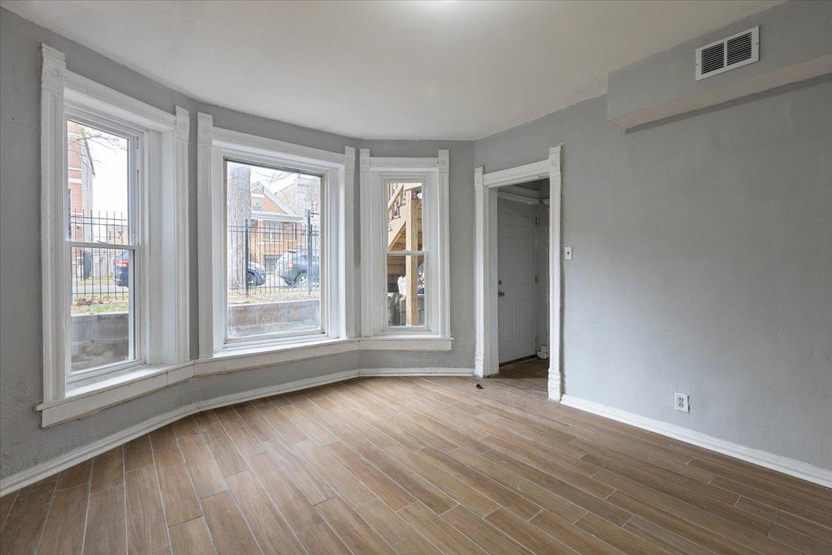 1913 S Troy Street Unit: G