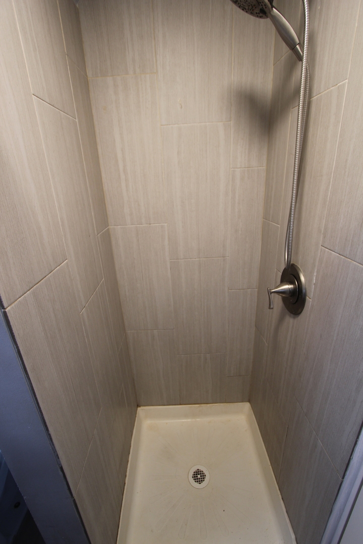 2963 W Nelson Street Unit: 3