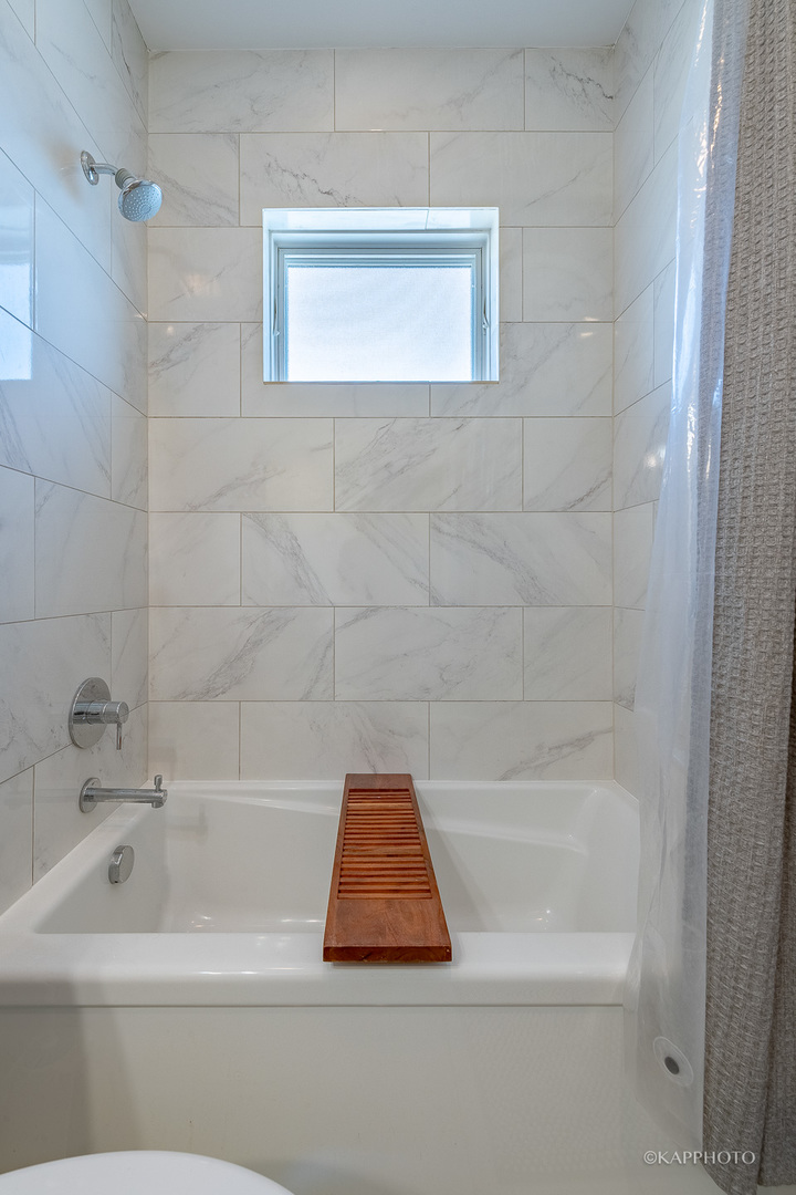 457 N Aberdeen Street Unit: 4N