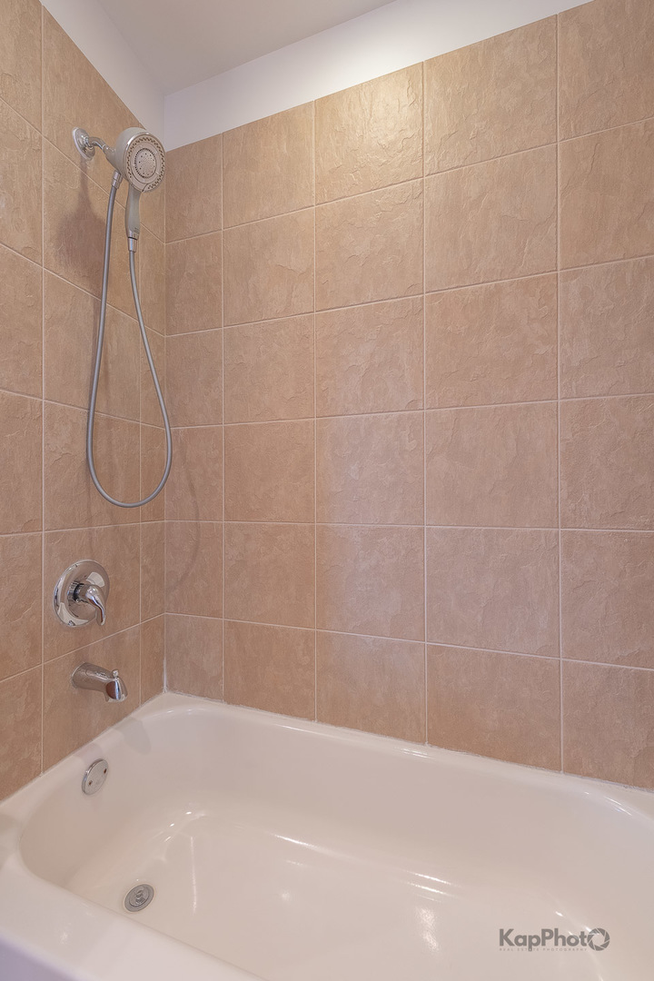 1819 S Michigan Avenue Unit: 406