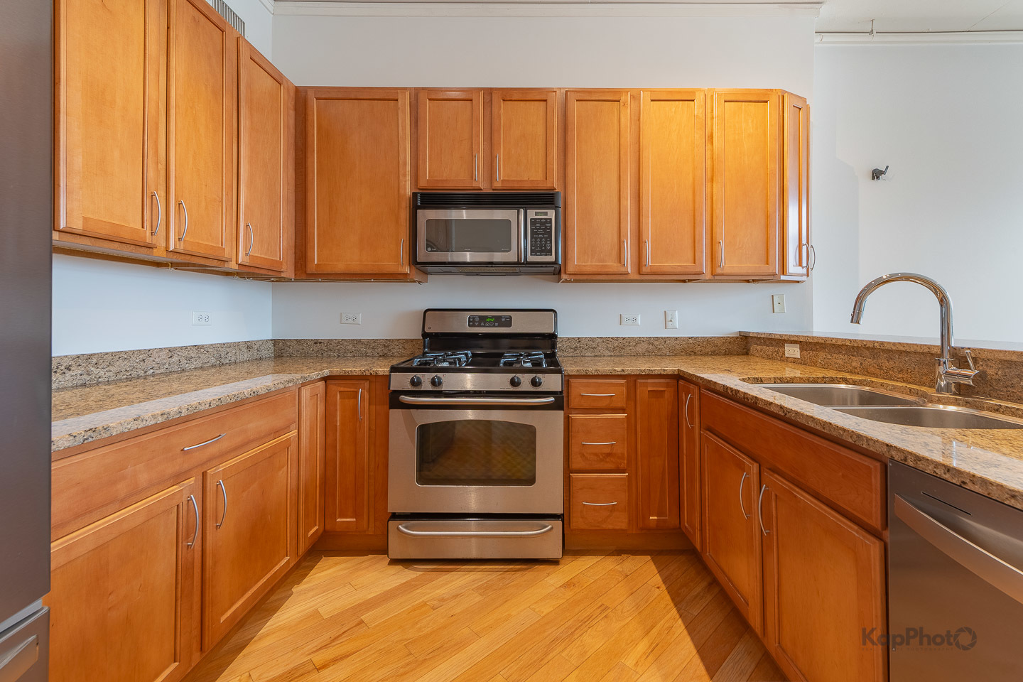 1819 S Michigan Avenue Unit: 406