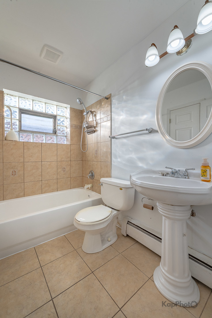 4309 S HARLEM Avenue Unit: 6