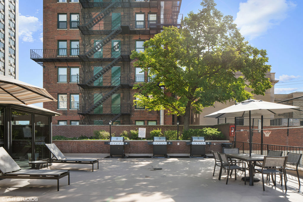 1555 N Astor Street Unit: 23SE