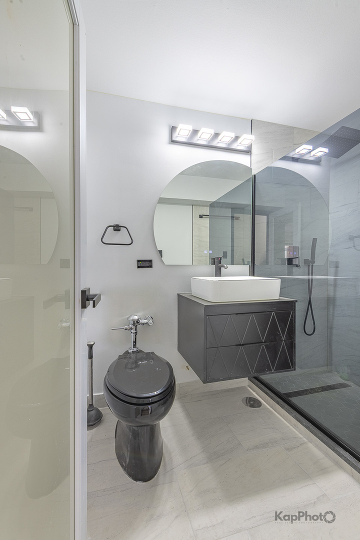 7337 S South Shore Drive Unit: 902