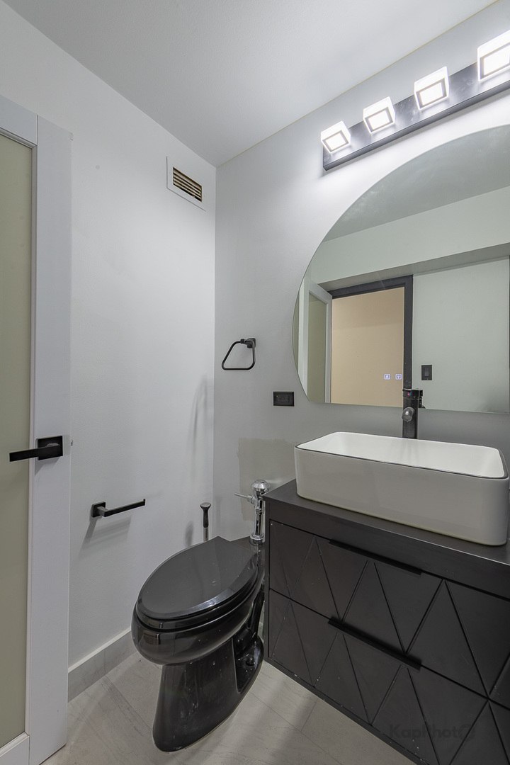 7337 S South Shore Drive Unit: 902