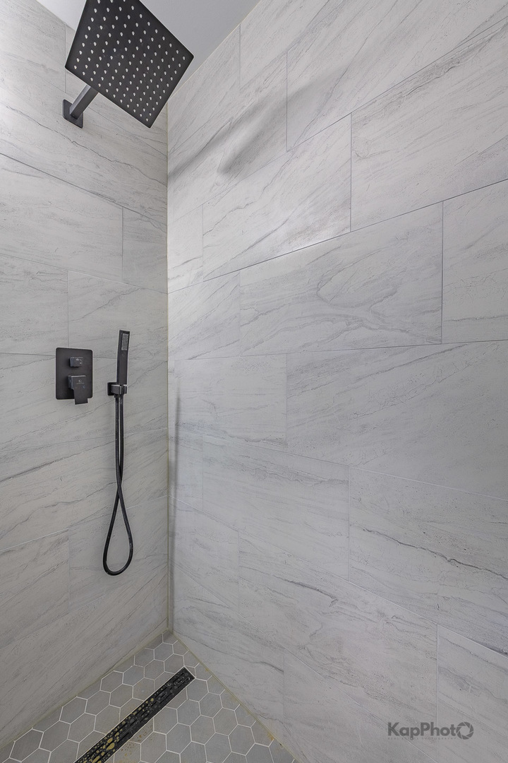 7337 S South Shore Drive Unit: 902