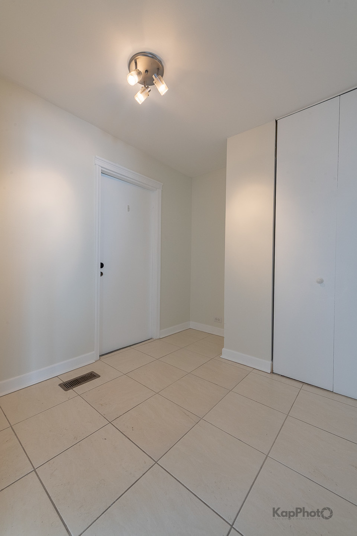 102 N Waterford Drive