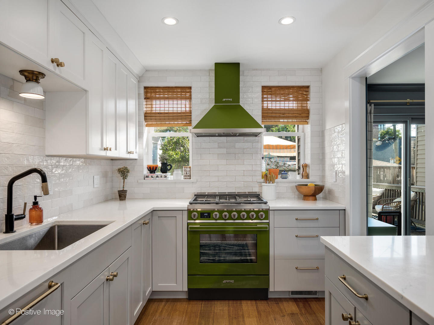 4017 N Whipple Street