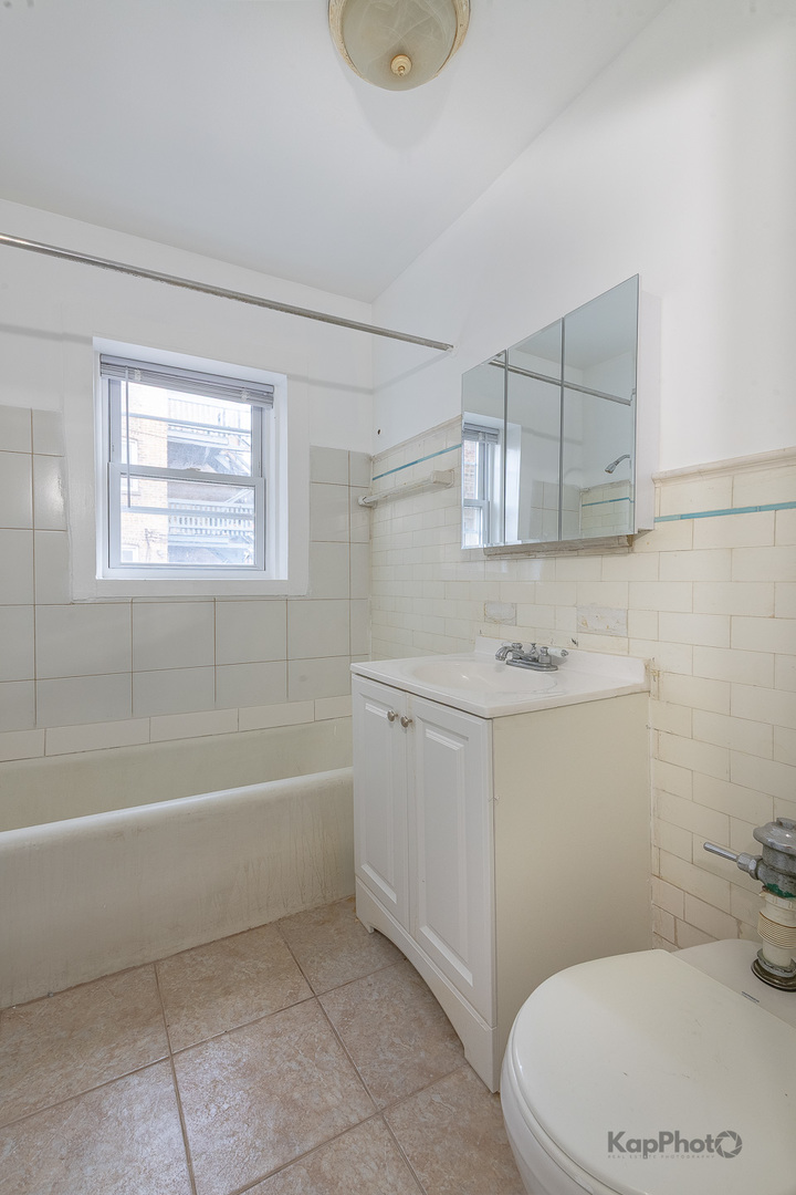 2250 W Rosemont Avenue