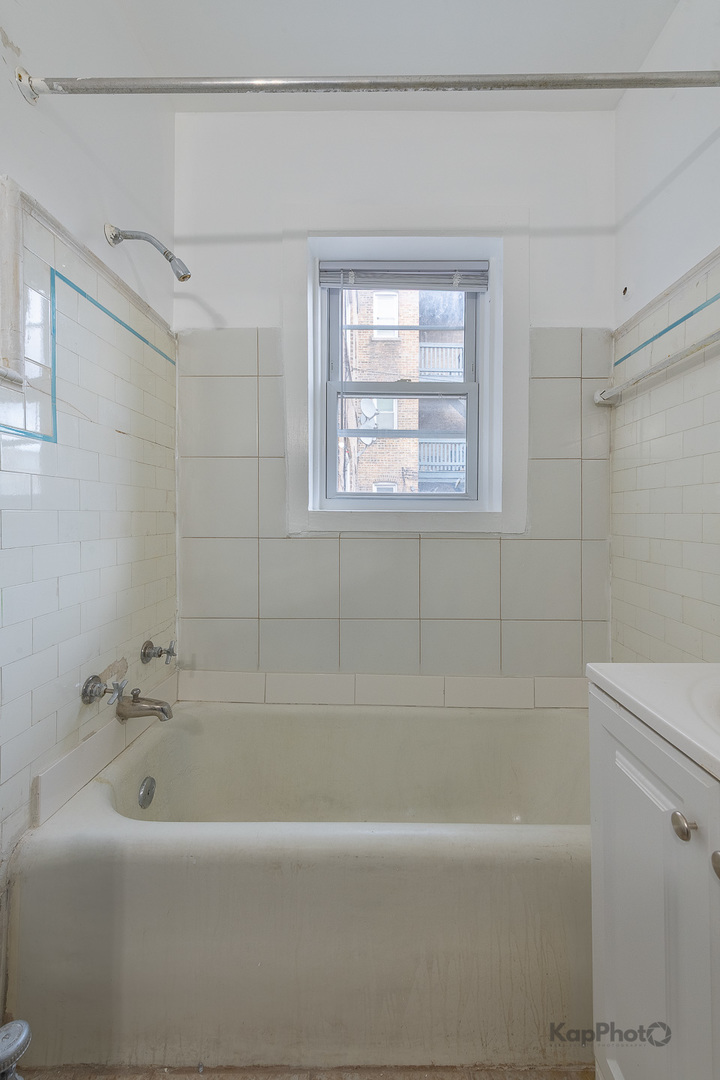 2250 W Rosemont Avenue