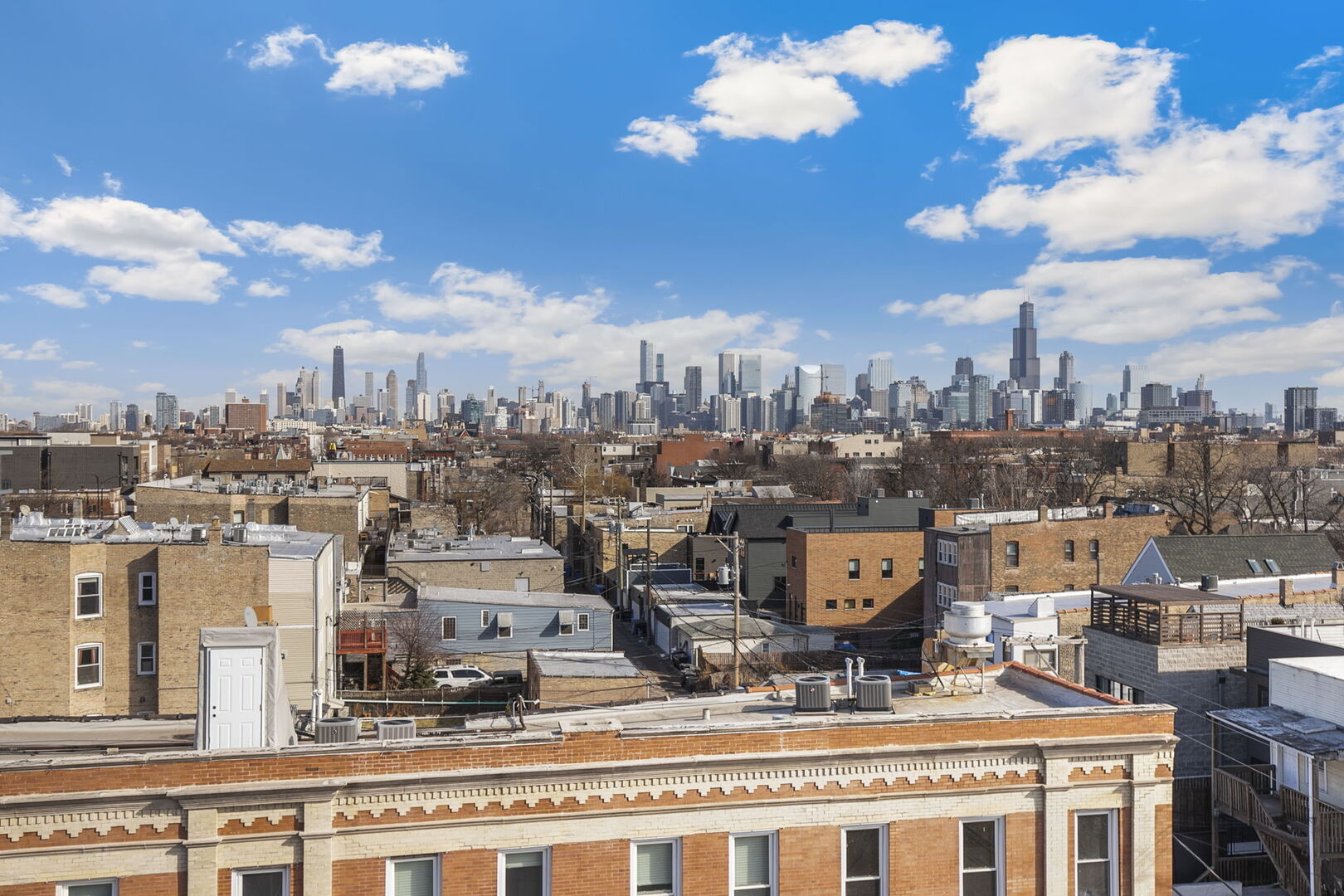 756 N Leavitt Street Unit: 3NW