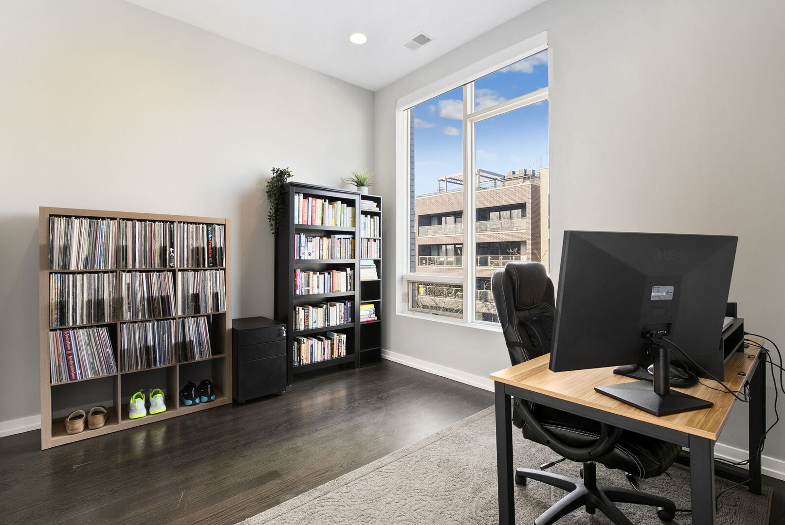 756 N Leavitt Street Unit: 3NW