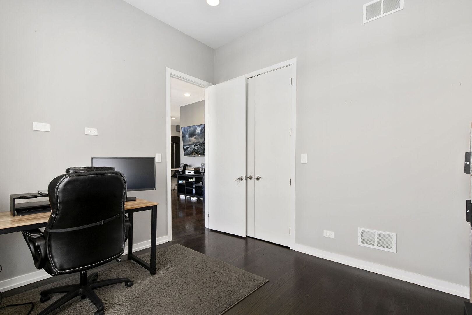 756 N Leavitt Street Unit: 3NW