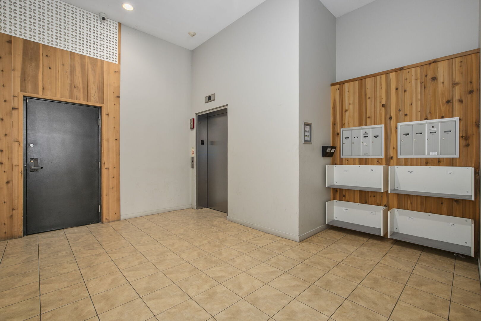756 N Leavitt Street Unit: 3NW