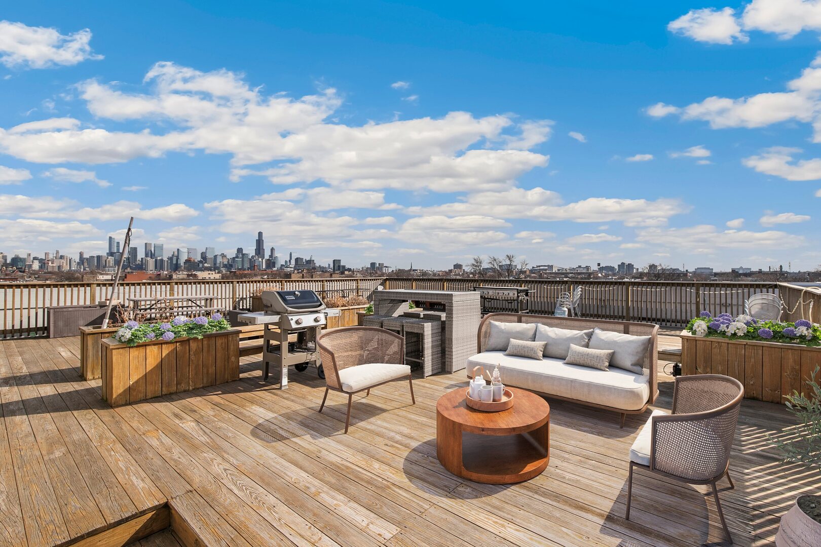 756 N Leavitt Street Unit: 3NW