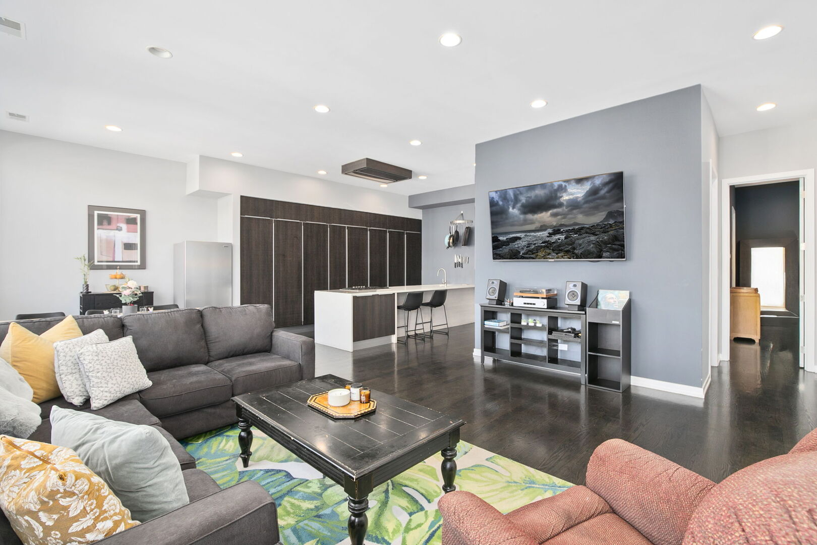 756 N Leavitt Street Unit: 3NW