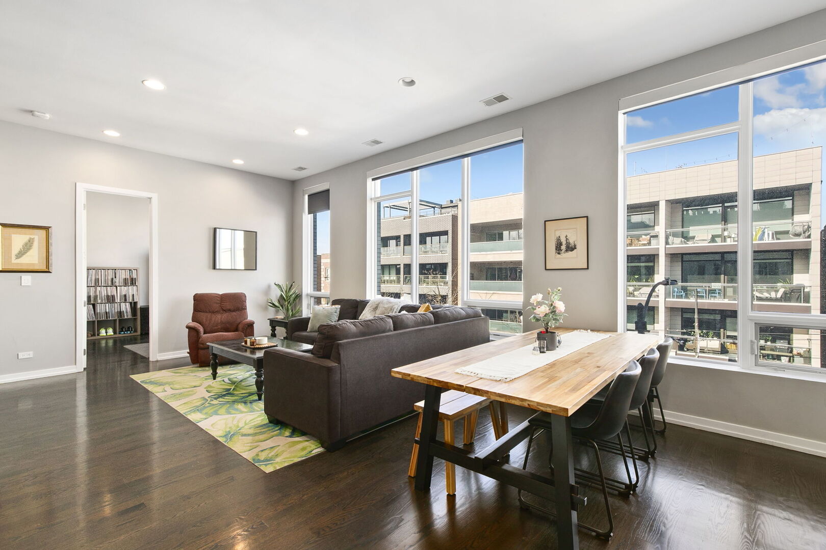 756 N Leavitt Street Unit: 3NW