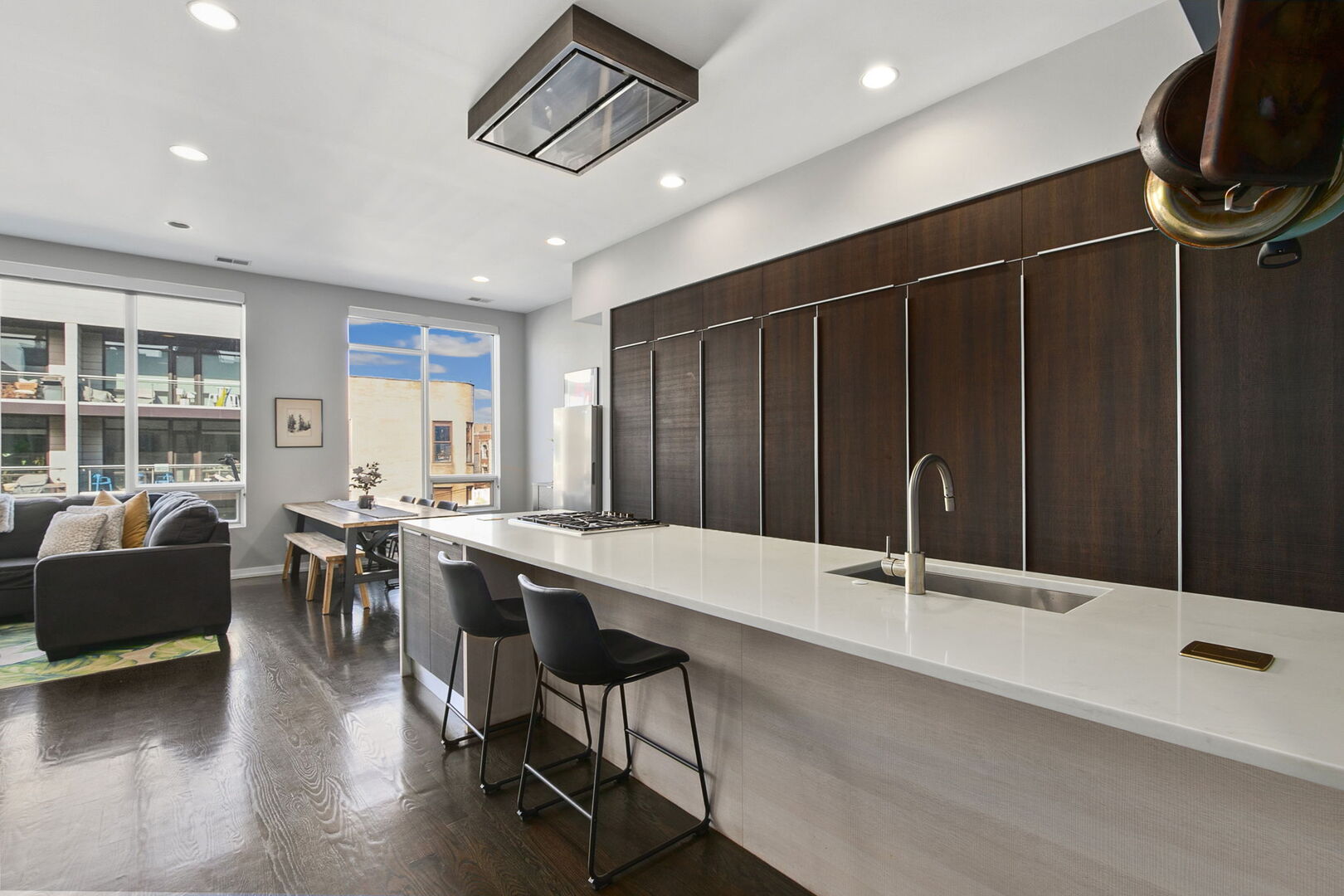756 N Leavitt Street Unit: 3NW