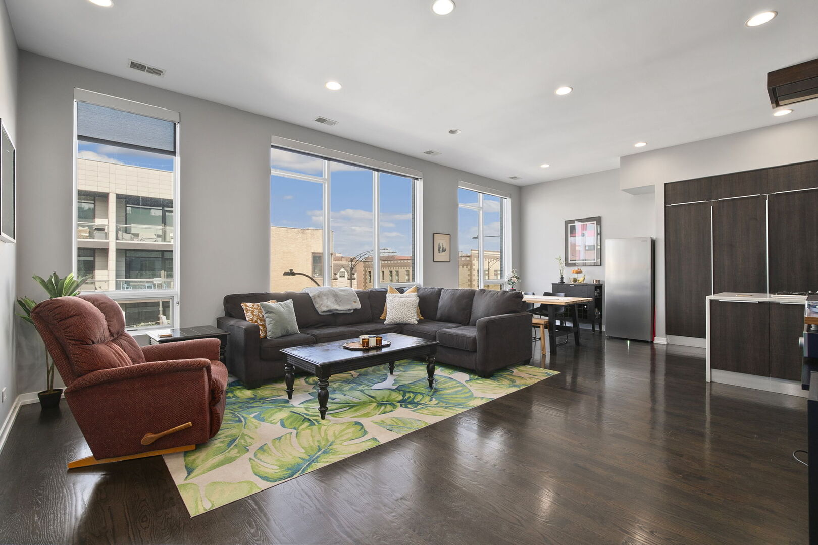 756 N Leavitt Street Unit: 3NW