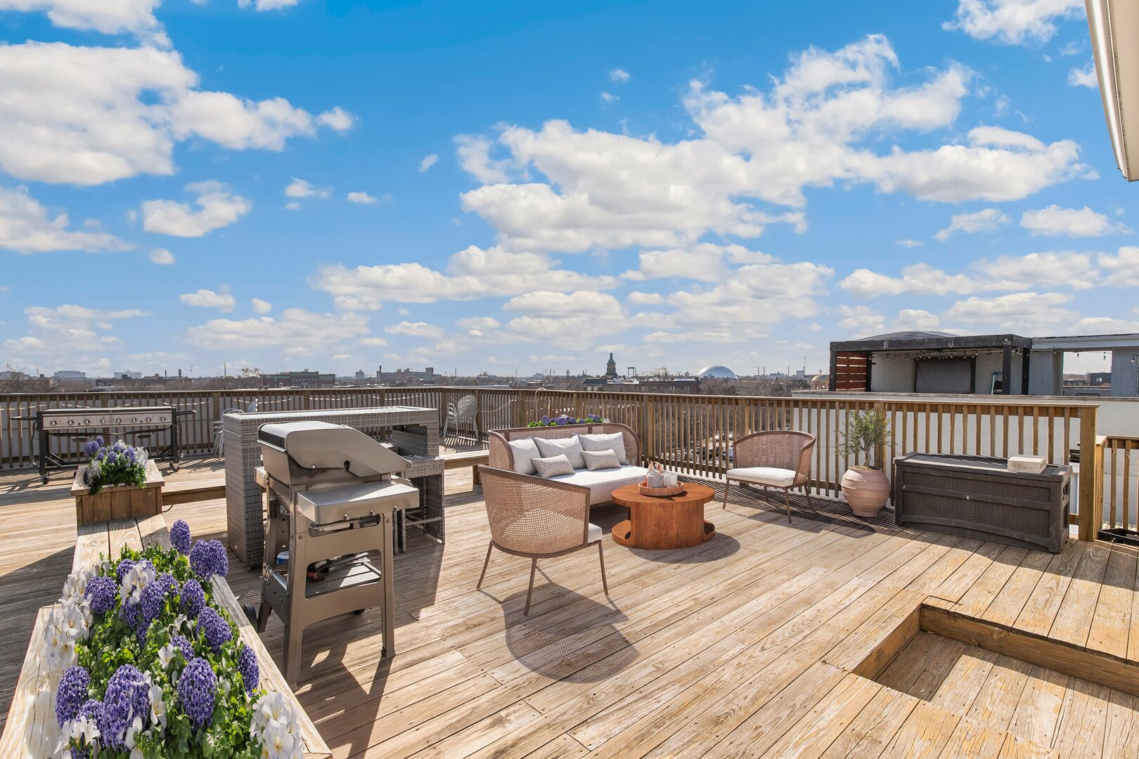 756 N Leavitt Street Unit: 3NW