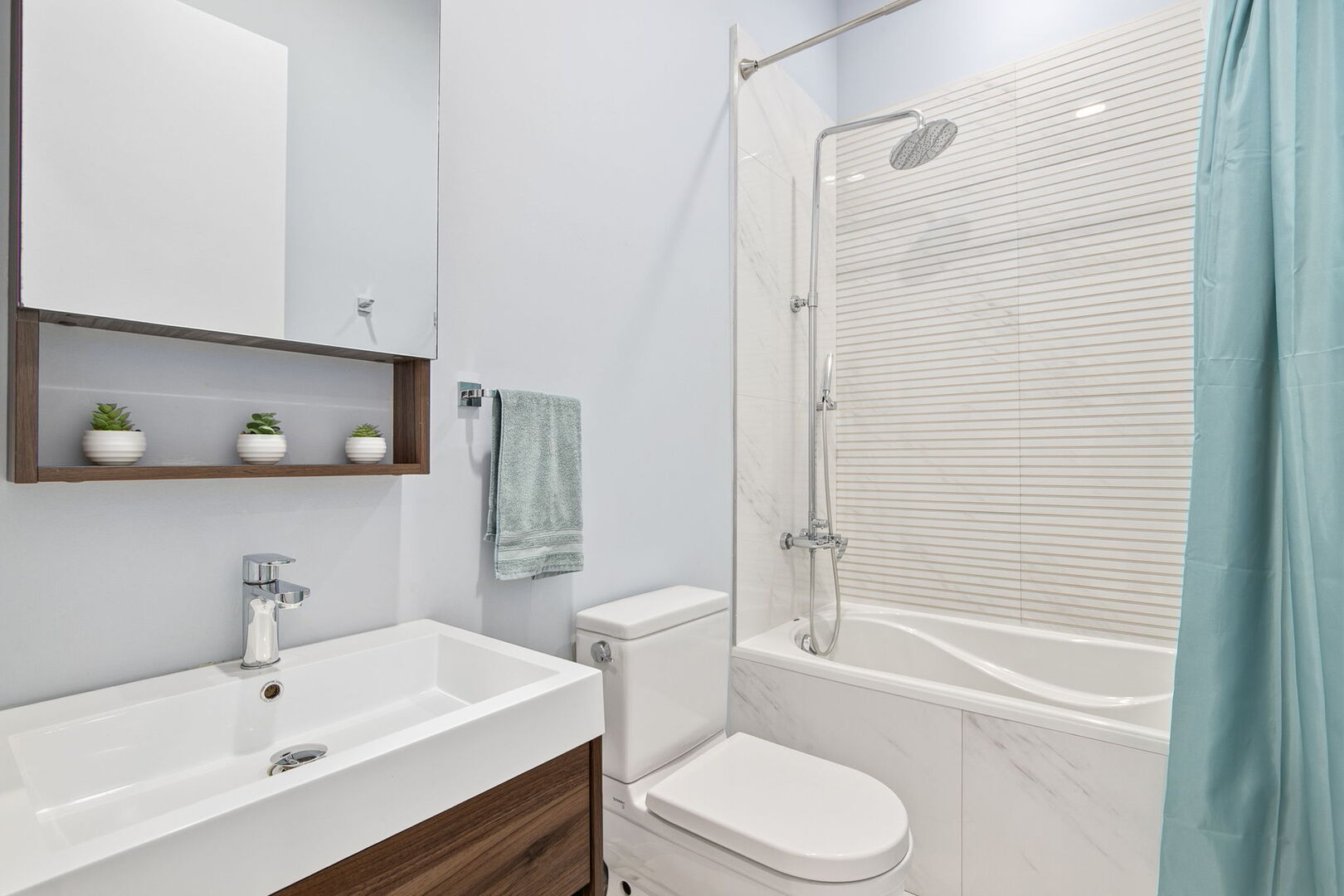 756 N Leavitt Street Unit: 3NW