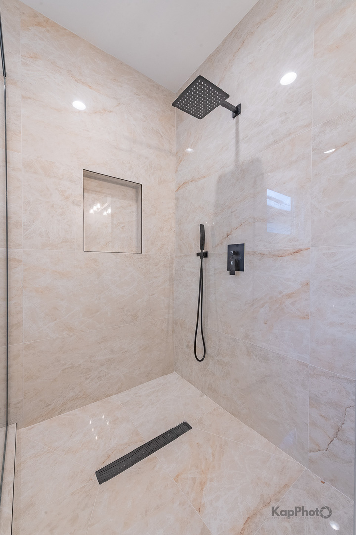 4017 N Albany Avenue