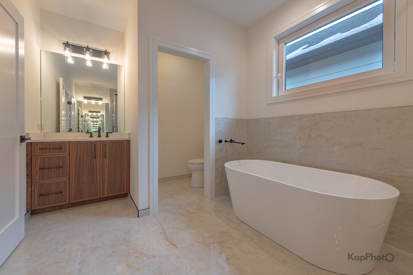 4017 N Albany Avenue