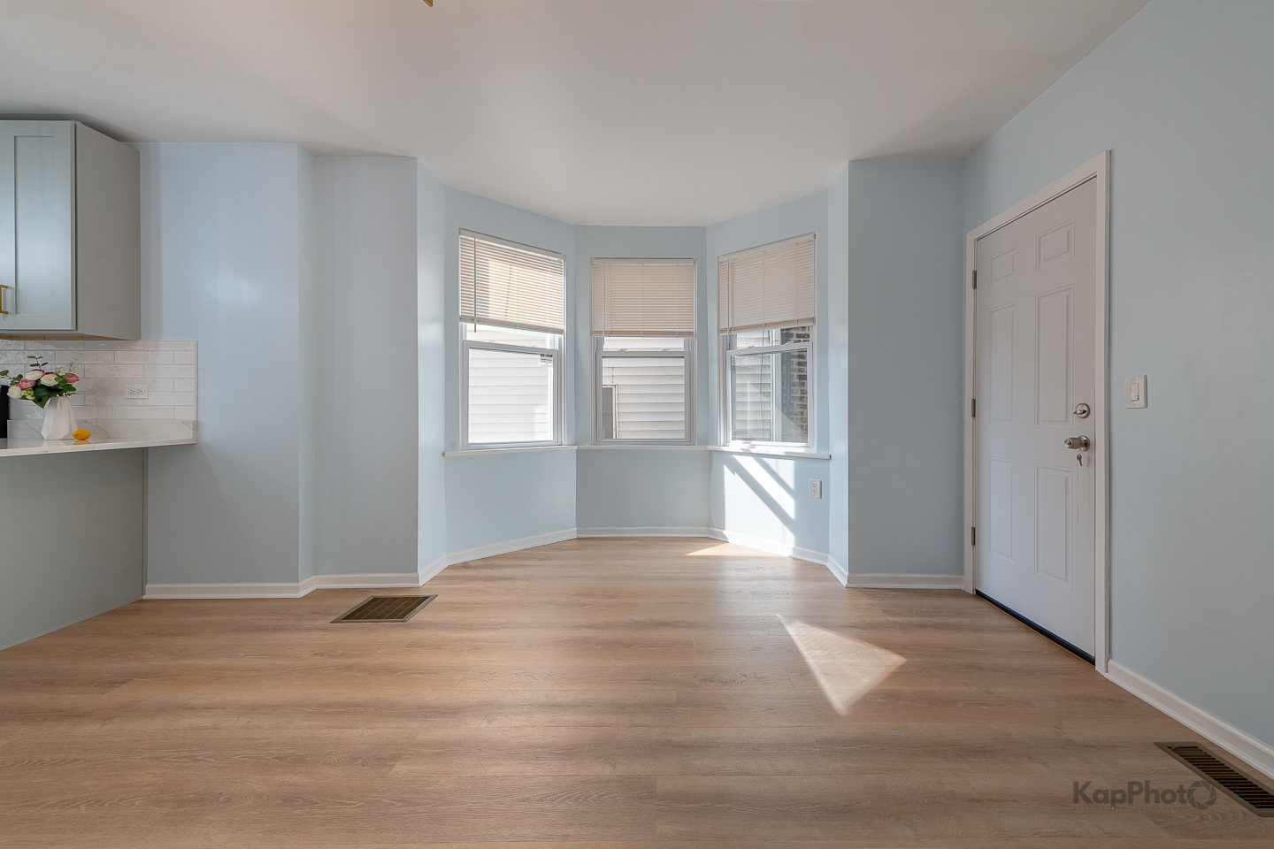 2821 S Emerald Avenue Unit: 1R