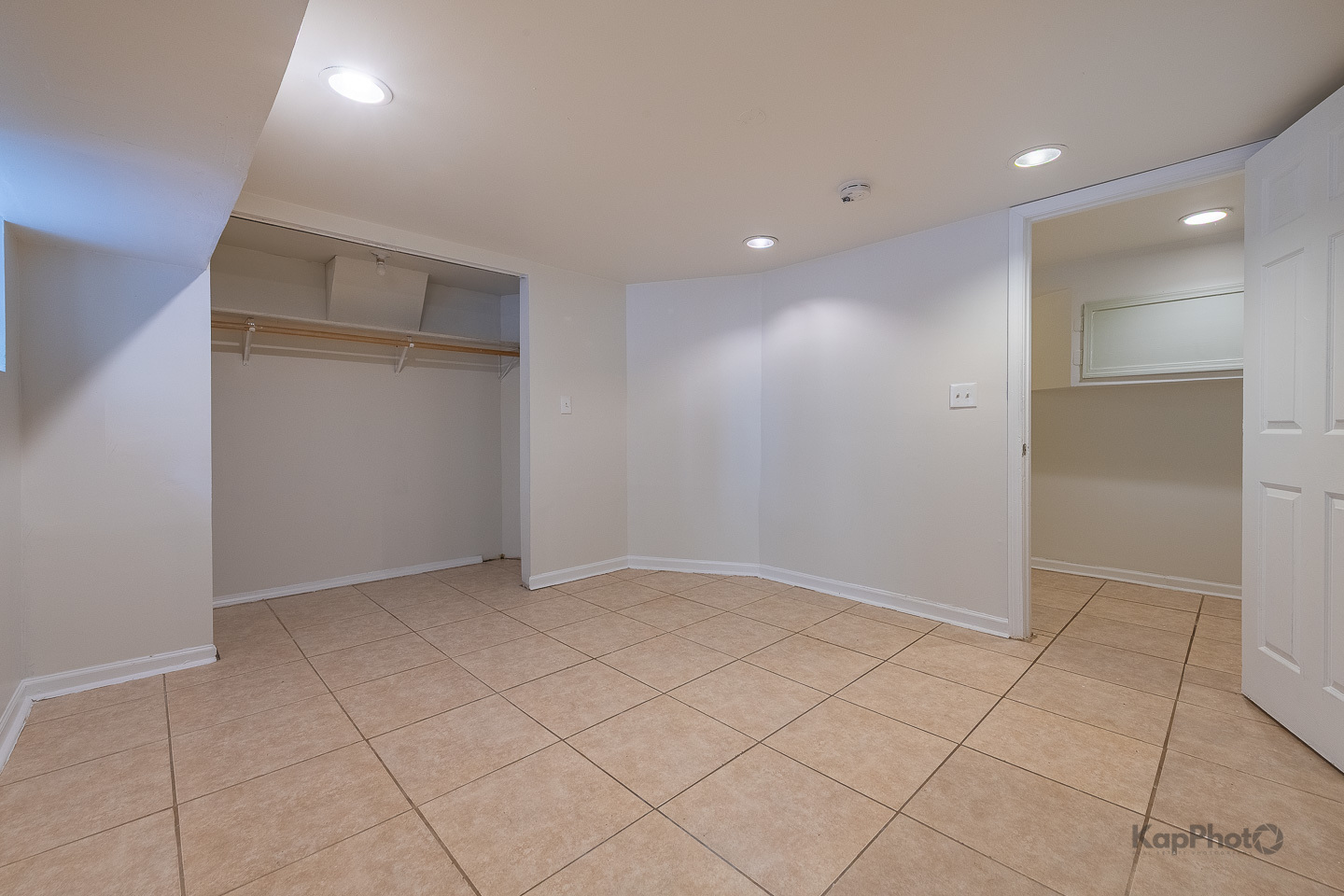 2041 W Jarvis Avenue Unit: 1W