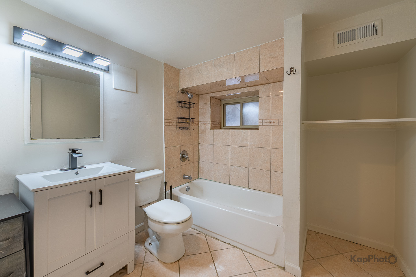 2041 W Jarvis Avenue Unit: 1W