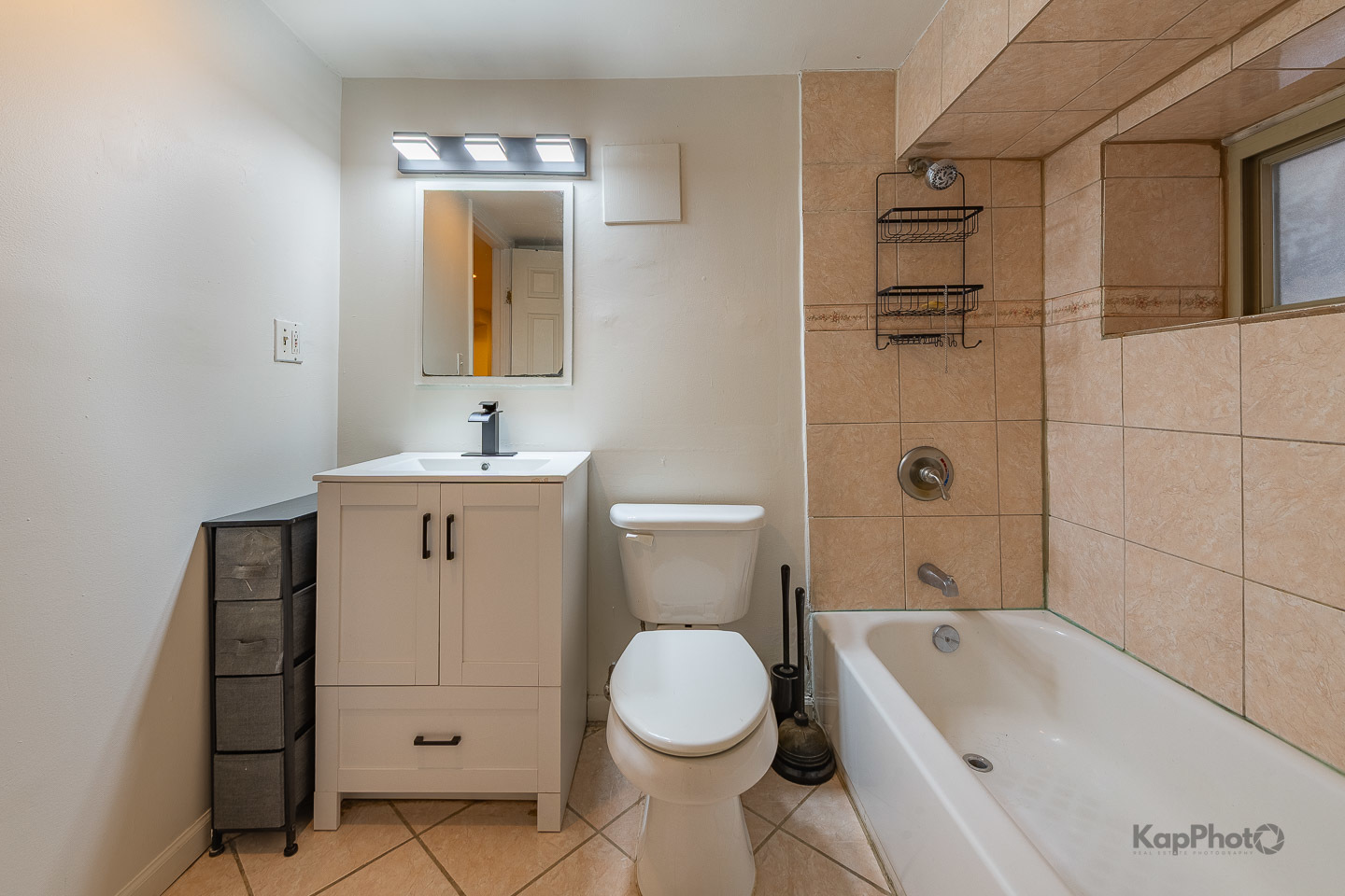 2041 W Jarvis Avenue Unit: 1W