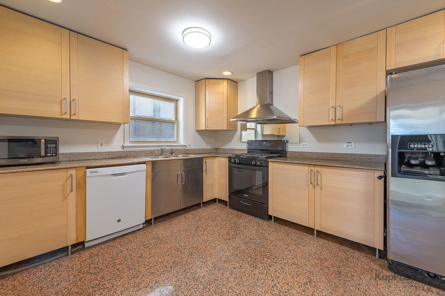 2041 W Jarvis Avenue Unit: 1W