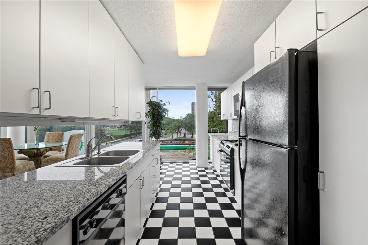 3115 S Michigan Avenue Unit: 301