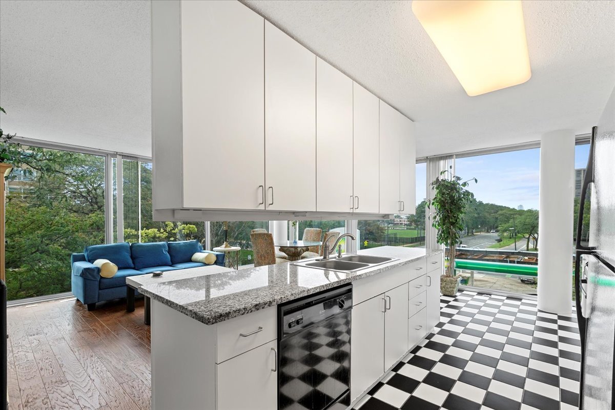 3115 S Michigan Avenue Unit: 301