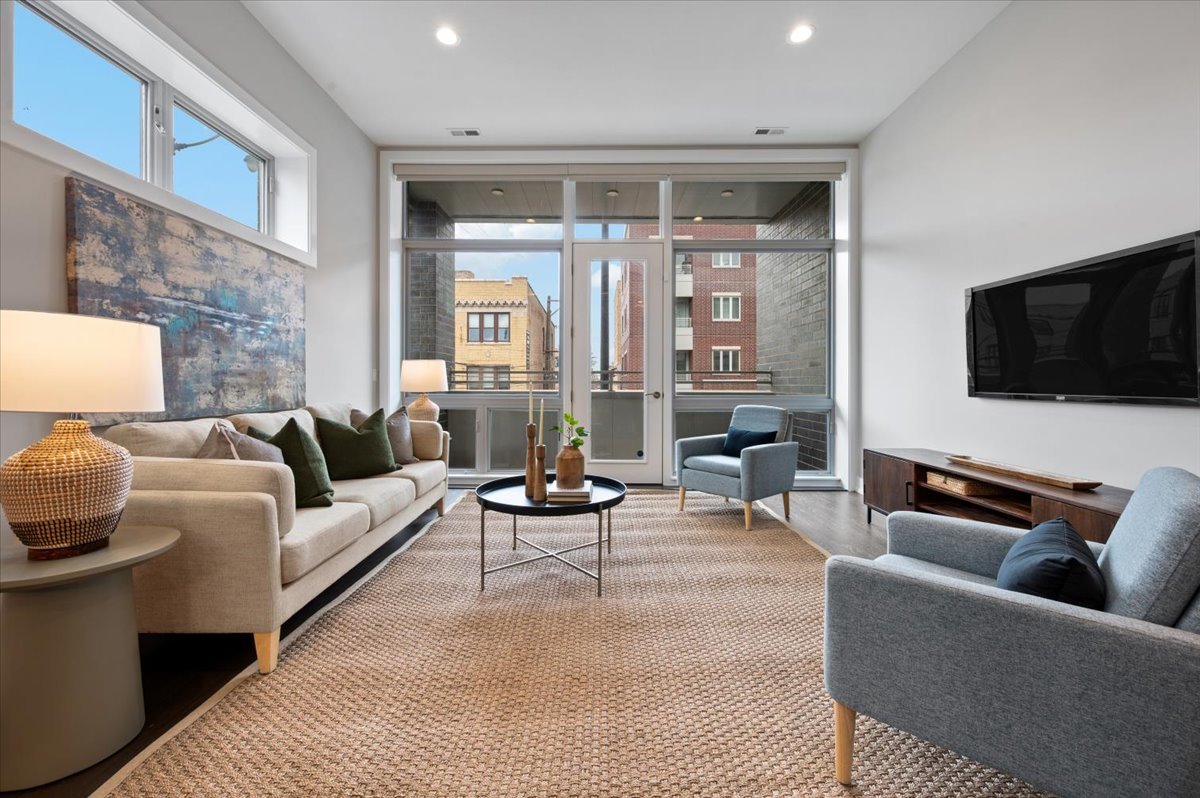 3024 W Armitage Avenue Unit: 3