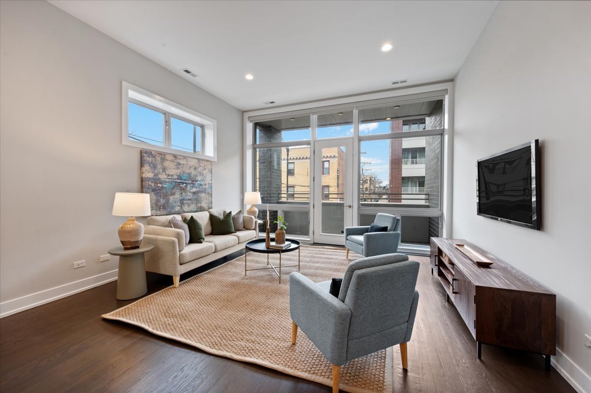3024 W Armitage Avenue Unit: 3