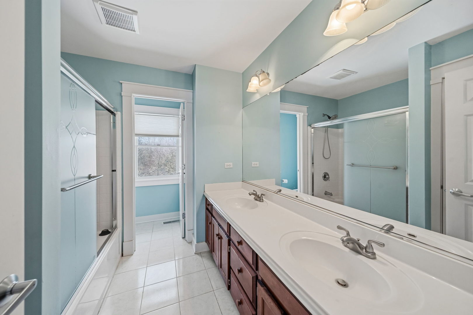 7N072 Willowbrook Drive