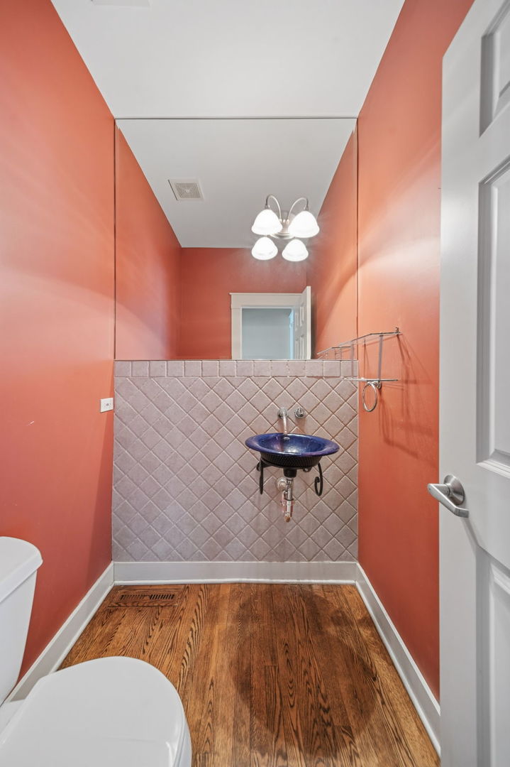 7N072 Willowbrook Drive