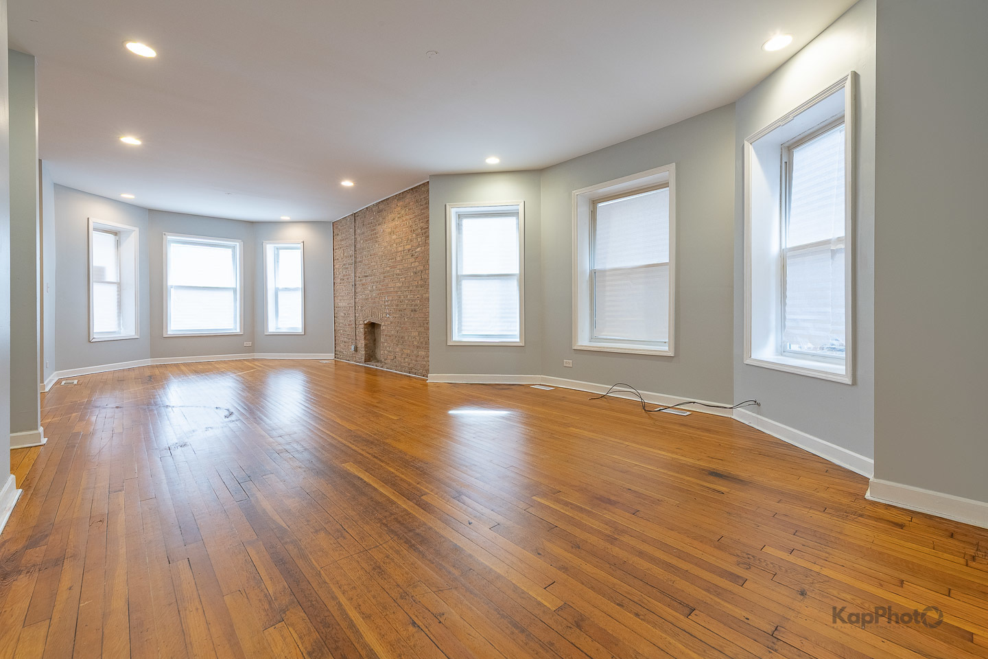 7750 S Saginaw Avenue Unit: 1