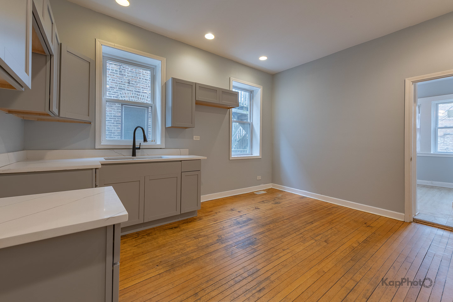 7750 S Saginaw Avenue Unit: 1