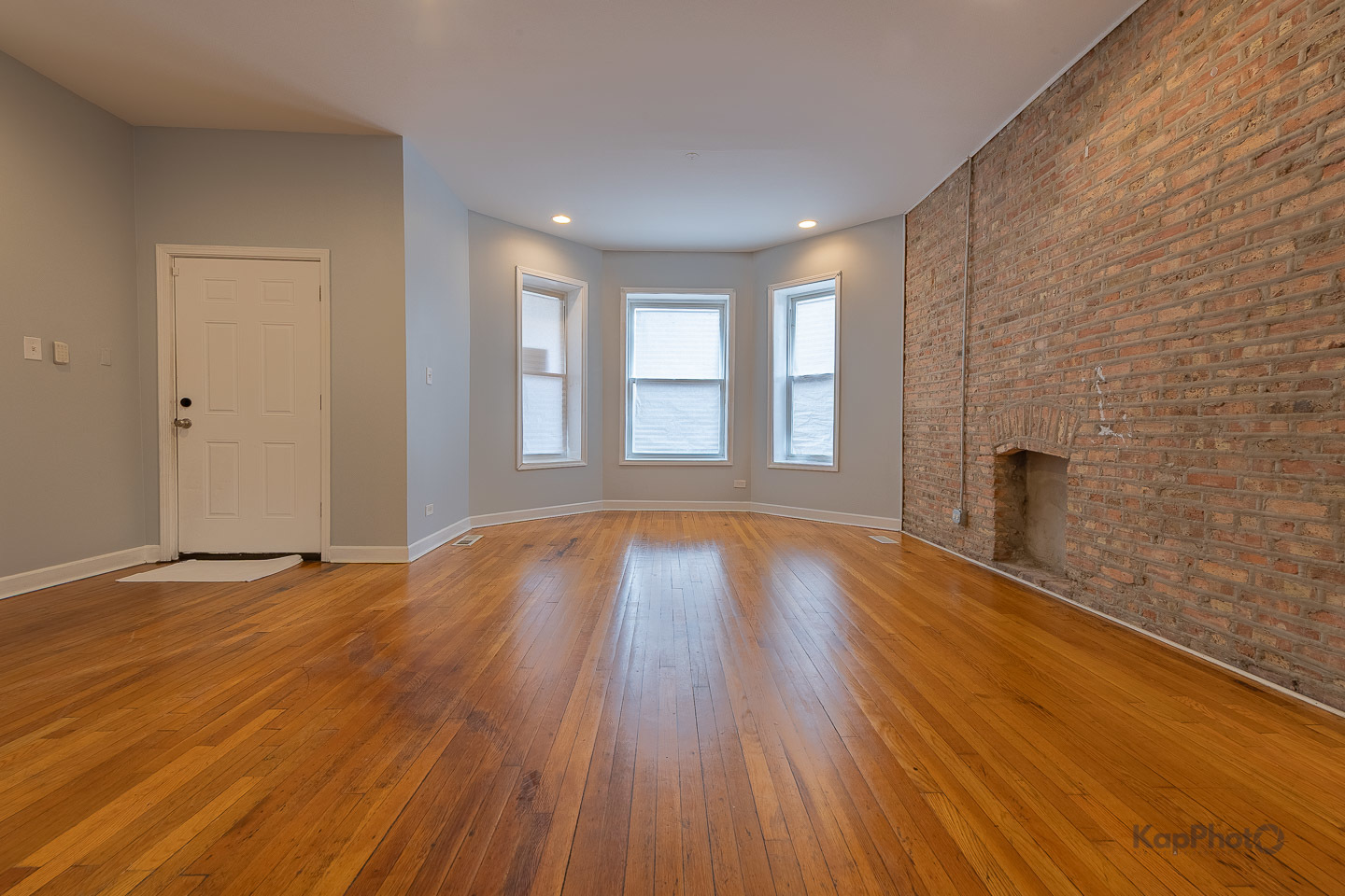 7750 S Saginaw Avenue Unit: 1