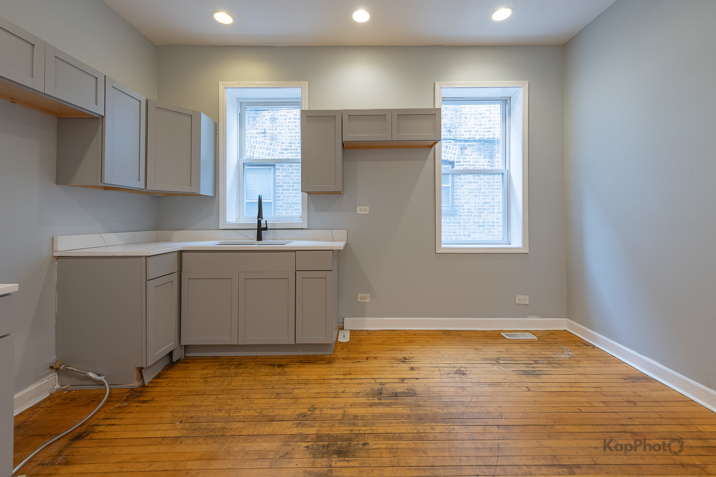 7750 S Saginaw Avenue Unit: 1