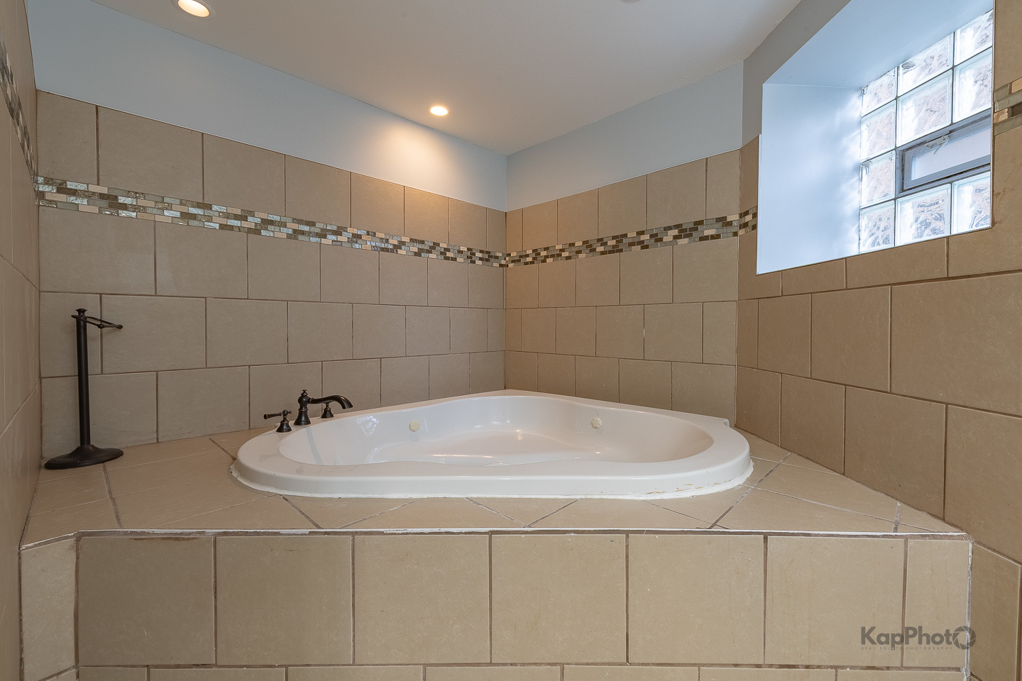 7750 S Saginaw Avenue Unit: 1