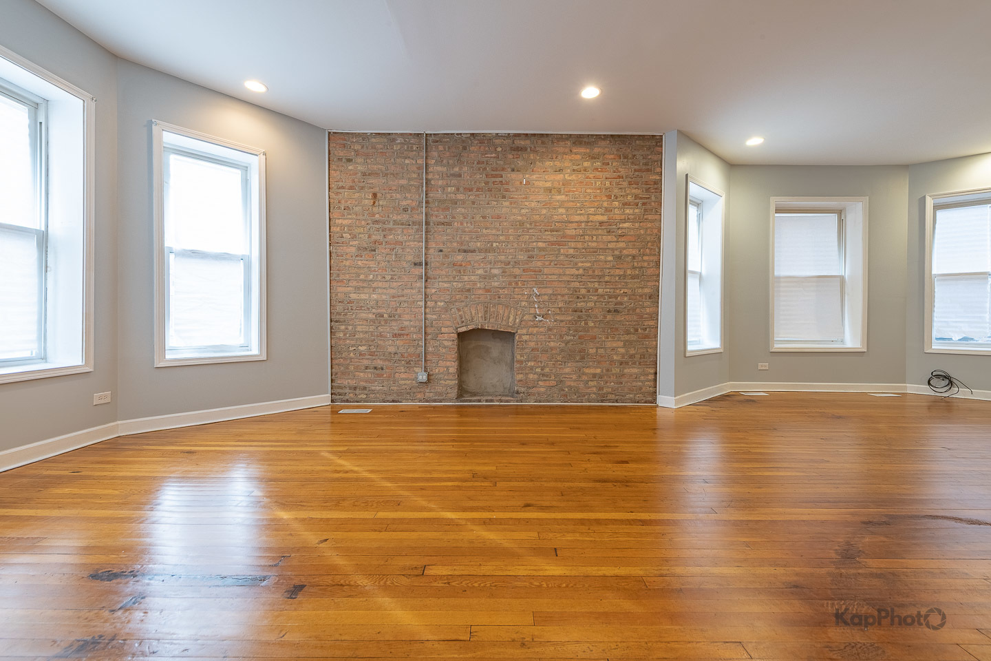 7750 S Saginaw Avenue Unit: 1